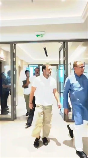 LoP Rahul Gandhi today at Indira Bhawan for the CWC meeting. 🔥
