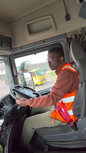 Driver's worst nightmare happens during HGV lesson #hgvesson #lessonof #shocking