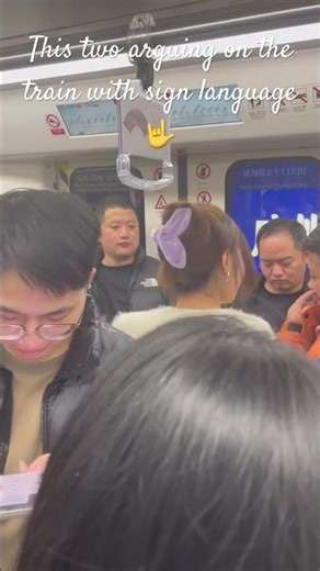 First time seeing people arguing with sign language 🤟