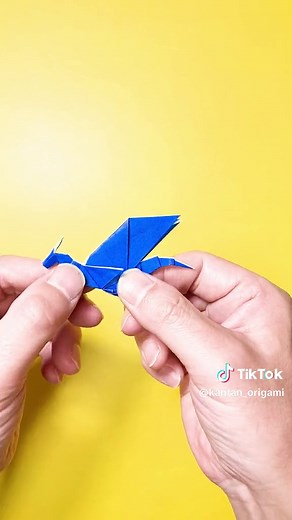 折り紙で作るドラゴンを紹介。大きな翼を広げて大空を舞う姿がかっこいい作品です。 #折り紙 #origami #簡単折り紙 #おりがみ #ドラゴン #龍 #竜
