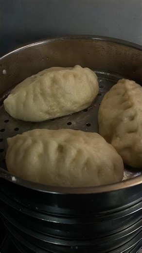 Пигоди - паровой пирожок с мясной и капустной начинкой