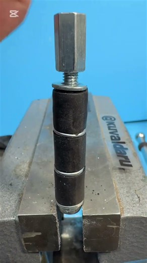 Check out this trick for repairing pipes with water #diy #tools4life #tools