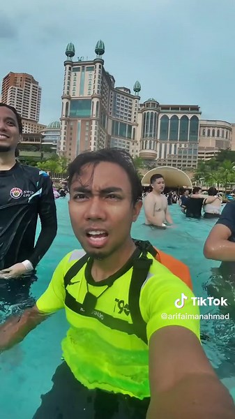 World's Largest Surf Pool: Surfing in the World's Biggest Wave Pool