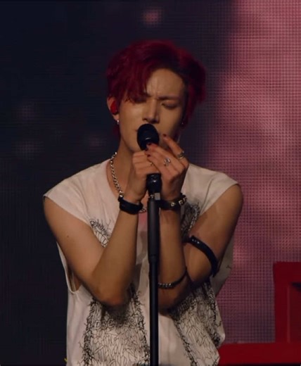 ENHYPEN's Moonstruck Performance at Coachella 2025