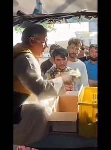 رهبران بی کفایت که نباشند، مردم هوای هم را دارند. صدایت خود وطن است هم وطن... جان و دلم روشن شد. | Homeira Qaderi