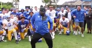 Former MC Hammer Dancer Busts Out Old Moves Because He’s Too Legit To Quit