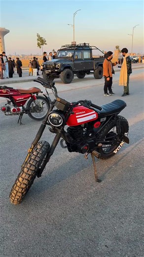 PakWheels Bikes on Instagram: "Check out this amazing Honda CG 125 transformation, on display at PakWheels Peshawar Auto Show 2025."
