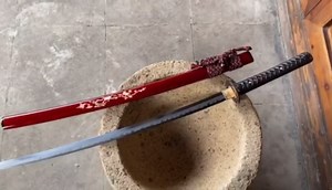 Handforged Samurai Katana Sword - Damascus/1095 High Carbon Steel, Full Tang, Gold-Plated Copper Tsuba, Solid Wood Saya - Artistic Engraving & Collectible Display