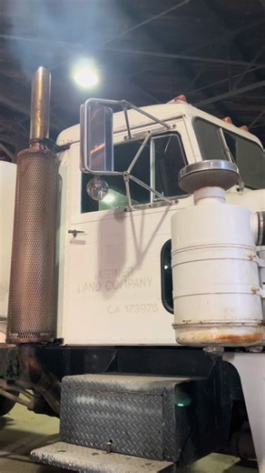 Restoring a Vintage Peterbilt Truck: 8V71 Detroit Engine