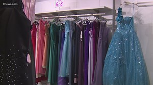 600 free prom dresses for girls in need – all in memory of a lost daughter