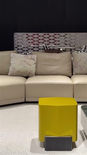 12月16日副njoy the perfect seating experience with our well-cushioned minimalist sofa