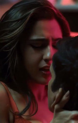 Sara Ali khan kiss