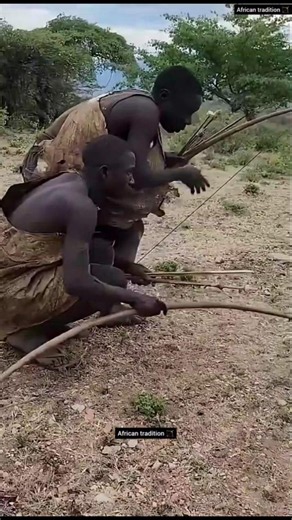 Male Lion Mud Pit Ambush?! Ultimate Warthog Takedown Meets Ancient Arco e Flecha 🏹🦁🐗