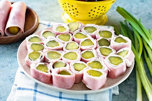 35K views · 356 reactions | RECIPE HERE --> https://www.julieseatsandtreats.com/ham-pickle-roll-ups/ Make these bite size Ham & Pickle Roll Ups for NYE!  | Julie's Eats & Treats - Easy, Family Friendly Recipes | Facebook