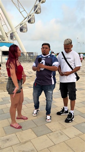 Feliz ganador de mil dólares en vivo