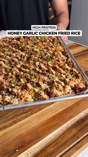 Crispy Honey Garlic Chicken Fried Rice🍗🍯🍚 One of the best sheet pan recipes, so simple and delicious - Minimal effort, a game changing way to meal prep for the week! Macros Per Serving (8 Total) 550 Calories | 42g Protein | 52g Carbs | 18g Fat Ingredients (Makes 8 Servings) Honey Garlic Chicken - 1300g Raw Boneless Chicken Thighs, cubed and fat trimmed - 2.5 Tsp Black Pepper - 4 Tsp Garlic Granules - 3 Tsp Onion Powder - 2 Tsp Chilli Flakes - 6 Tsp Olive Oil - 50g Honey - 30g Light Soy Sauce 