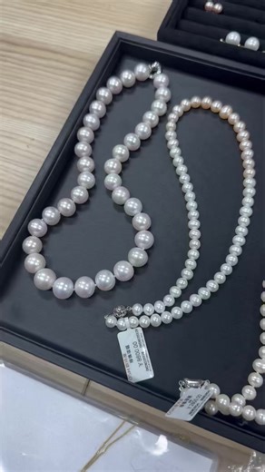 今晚20:00 安排咗全球排行第7的珍珠品牌OSM 大哥挑咗好多好多專門店嘅款式 董事長講從來無比過任何直播平台播 因為第一次邀請我哋香港平台 所以破天荒首次直播專門店款 因為我哋嘅優惠係專門店50%優惠 所以董事長真的好大嘅決心要打破天使之淚紀錄 如果想買到最質但極優惠價 一陣見❤️海水珠我都失手大鮮肉都話要🤣🤣 | GLMX.store