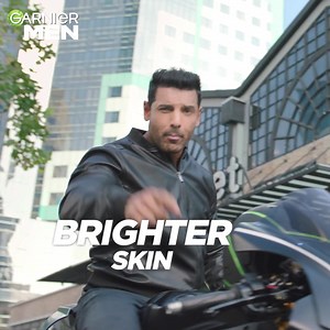 Turbo Bright face wash with Charcoal and icy clay fights pollution damage & gives brighter skin. | Garnier Men India