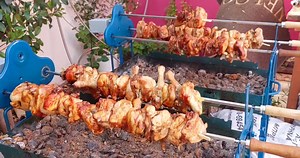 Στη φουκού το κοντοσούβλι κοτόπουλο είναι πραγματικά μέλι! Αφρός! Ζουμερό και αχνίζει! Παραγγελίες για Τσικνοπέμπτη 210 8100098 #viral #love #video #eat #garden #fyp #foodphotography #friends #photography #party #recipes #gastronomia #outdoors #greece #athens #meat #food #local #family #thefoukouproject #kebab #souvlaki #foukou #psistaria #kontosouvli #grill #karvouna #bbq #barbecue | Κυπριακές Ψησταριές - Είδη BBQ "The Foukou Project"