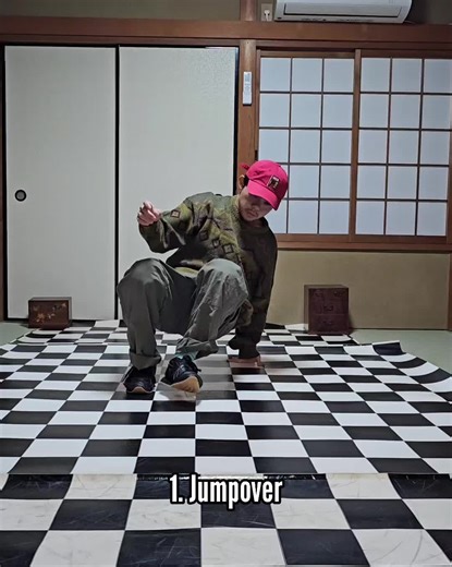 Reversed Domino Flex: Breakdance Tutorial for Beginners