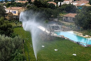 Repli, l'invention d’un bouclier d'eau qui protège les maisons contre les incendies de forêt