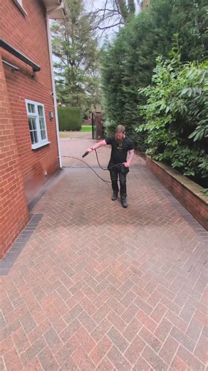 Installing our hard setting jointing sand by @Nexus Pro Systems Ltd 👌🏼 ProJoint Polysweep 😍