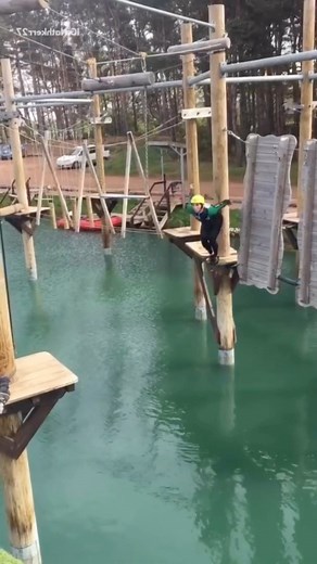 ▶️weememes◀️ on Instagram: "Follow @wee.joke for More wee #gegenmobbing #againstbullying #hahaha #crazyy #jump #water #waterpark #parkour #fyyy Credits: @bitch @agatheparra Dm me for Credits/removal"