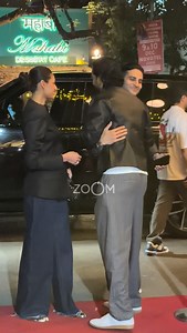 Athiya Shetty and KL Rahul step in and pose for the photographers at an event [athiya shetty kl rahul event, kl rahul athiya shetty spotted, athiya kl rahul pose, celebrity couple appearance 2025] #athiyashetty #klrahul #zoompapz | Zoom TV