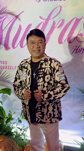 Roderick Paulate at the premiere night of his comeback comedy movie ‘Mudrasta: Ang Beking Ina’. Directed by Julius Alfonso from CreaZion Studios, the movie opens August 20 in cinemas nationwide. #RoderickPaulate #mudrasta #angbekingina | Tatak Pelikula