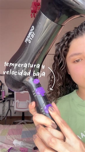 Cómo usar el difusor para evitar el frizz #cabellorizado #curlyhair #cuidadoparaelcabello #hairtok