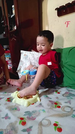 4.9M views · 66K reactions | A boy without hands eats with his feet #FabiosaSpecial video #Fabiosa #baby #motivation #kindness | Fabiosa Philippines | Facebook
