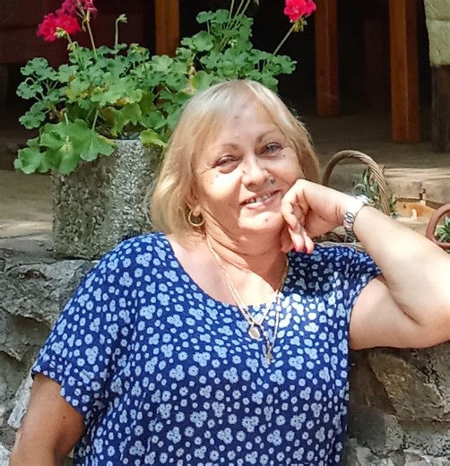 Hvala za preko sto hiljada pregleda . Hvala za divne i pristojne komentare . Objave sa mojim likom su samo prilog melodiji . U svakom slučaju vlaški ritam je ovog puta u velikoj prednosti . Moja malenkost ♥️♥️♥️ Živi bili . | Zorica Nikolic