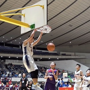日本バスケットボール協会(JBA) on Instagram: "会場騒然、、衝撃のダンク祭り 東京都代表・リトルスターズ 山口陽光（6年／175cm） 第55回マクドナルド全国ミニバスケットボ－ル大会 2024年3月28日〜31日 バスケットLIVEで全試合生配信 #全国ミニバス #マクドナルド全国ミニバス"