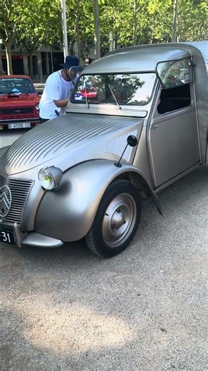 🚐 La Citroën 2CV Furgoneta, una trabajadora incansable🇫🇷