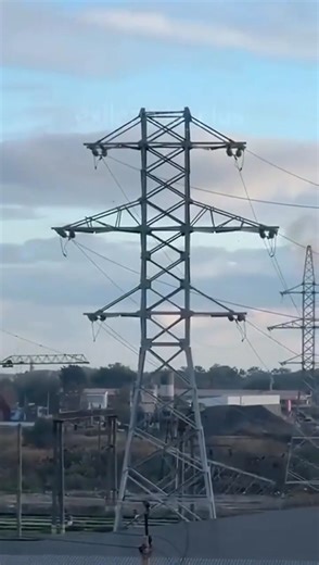 One Drone Down, One Hits Its Mark: Ukraine Strikes Again in Dagestan Another night, another hit on Russian energy infrastructure. Footage confirms a strike on the oil refinery in Makhachkala, Dagestan, part of Ukraine’s ongoing deep-strike campaign targeting key fuel and logistics hubs across Russia. According to local sources, Russian forces scrambled to defend the facility by deploying small-caliber air defense guns and electronic-warfare systems inside the city. The move immediately backfired