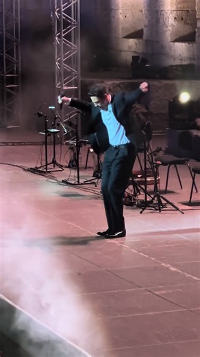 Surreal experience coming from 🇦🇺 and seeing @Argiros Konstantinos OFFICIAL performing Athina Mou at such a historic venue in ATHENS