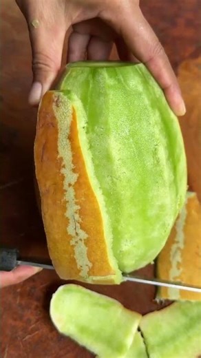 Cutting Cantaloupe fruit