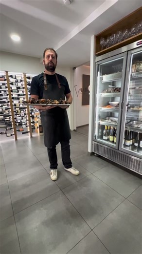 7.1K views · 92 reactions | Tenham um excelente 2024 e aproveitem e façam as vossas encomendas para o dia 31 e tenham uma passagem de ano brutal. Liguem 243302200 | Chapa 7 - Restaurante Cervejaria Marisqueira | Facebook