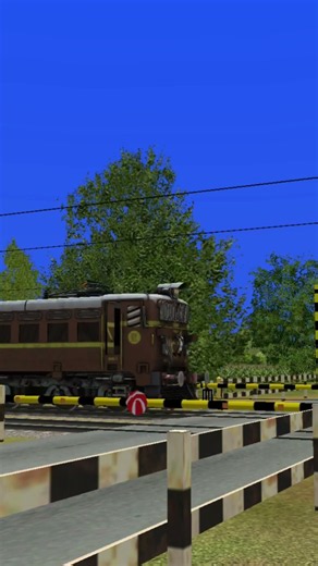 Utkrisht Train Crossing Railway Level Crossing | MSTS Indian Railways #Shorts