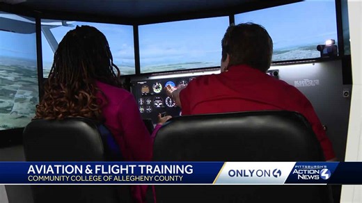 Flight simulator in CCAC aviation program offers hands-on experience