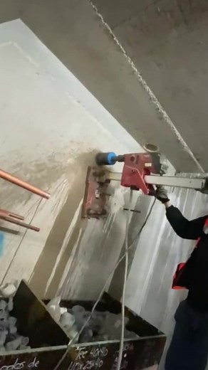 Perforaciones de 110 ml, constructora EBCO. Perforaciones con Testiguera en Hormigón Armado – Perfotes En Perfotes, ofrecemos servicios especializados en perforación con testiguera en hormigón armado, garantizando precisión y eficiencia en cada trabajo. Realizamos perforaciones en: ✔️ Losa colaborante y losa de hormigón. ✔️ Muros de hormigón. ✔️ Pilotes, pilas y estructuras de gran resistencia. ✔️ Pasadas para sistemas de aguas lluvias y sanitarias. ✔️ Instalaciones de gasfitería y eléctricas. ✔