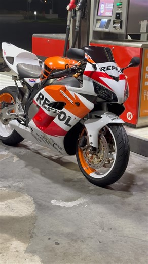 Repsol on Instagram: "Gas station lighting ⛽️🔥 . . . . Honda Cbr 1000RR - Fireblade 🔥 . . 📸 @fireblade.repsol . #honda #hondaperformance #fireblade #hondafireblade #cbr1000rr #trending #cbr1000rrfireblade #superbike #tiktok #instagram #honda #superbike #superbikesgram #rr #superbikegram #cbr #moto #2025 #circlek #gasstationselfies⛽️📸 #gaststation #nightbike #sportsbike #1000cc #2wheel"