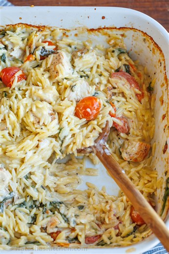 Easy Chicken Orzo Bake – Dinner in ONE Pan! 🙌 RECIPE: https://natashaskitchen.com/chicken-orzo-bake/ | NatashasKitchen.com