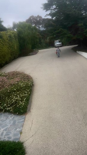 Aquí barriendo dólares el compa Danyy | El compa JR SB