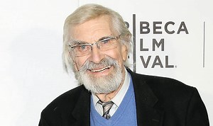 Martin Landau wins supporting actor at 1995 Oscars