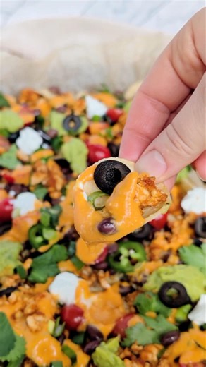loaded vegan nachos, the best vegan appetizer for game day or a fun dinner #veganappetizer #vegan