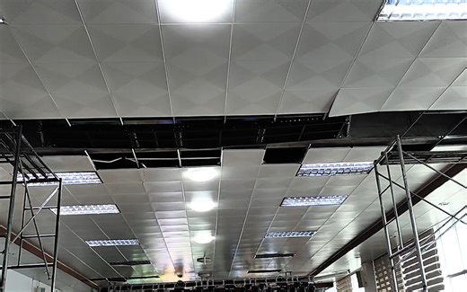 会晤未来：广西会议厅自动升降折叠LED显示屏引领现代会议体验，应用案例视频详解