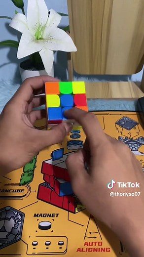 Paano Mag-Solve ng Rubik's Cube 3x3 Beginner Method