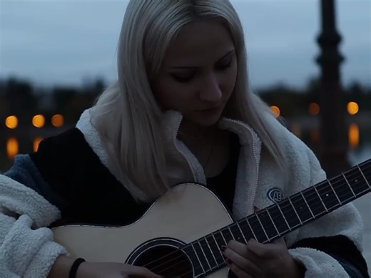 西班牙网红Raven Scream指弹演奏经典美剧游戏《最后生还者》主题曲