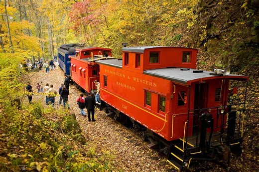 Delaware's Most Scenic Fall Train Ride Is Back With an Open-air Hay Wagon—and Just in Time for Fall Foliage